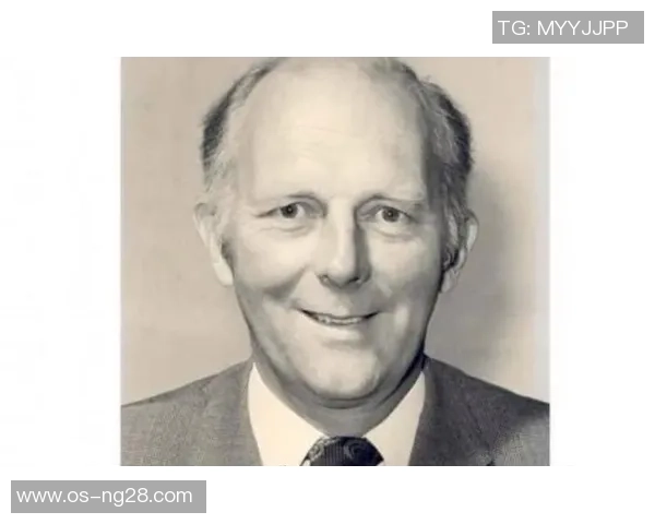 亚当斯的传奇人生与影响力探讨：从历史到现代的深度剖析